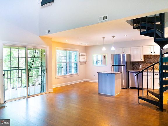 3rd image of 15 Provincetown Dr