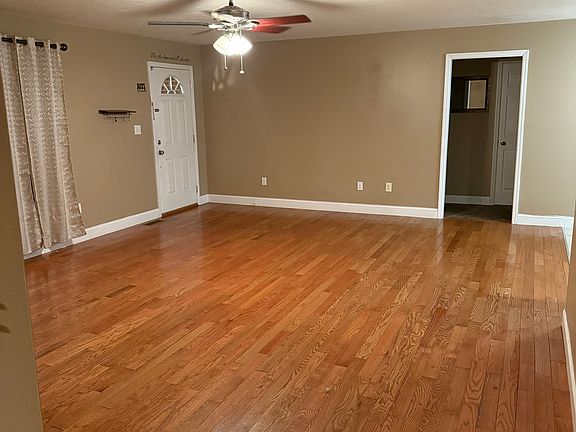 5th image of 701 Ravenwood Dr