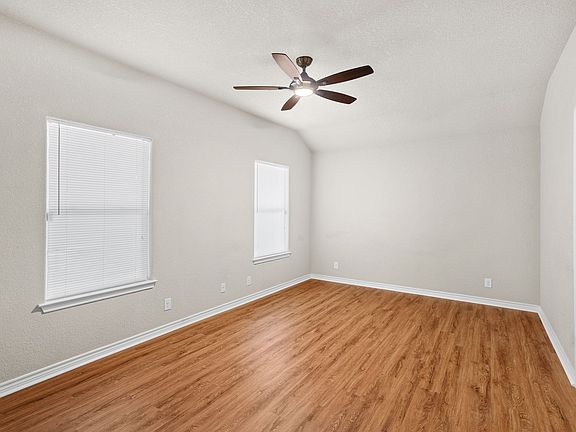 5th image of 2702 Tarrant County Dr