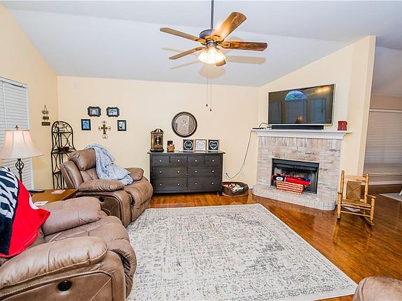 4th image of 1217 Gray Dawn Dr