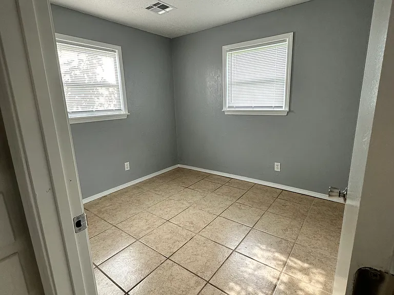 1528 SE 47th Pl — Photo 12