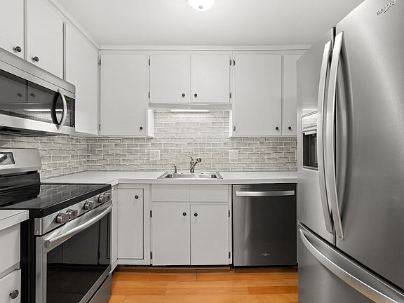 3rd image of 1 Centre St APT 9
