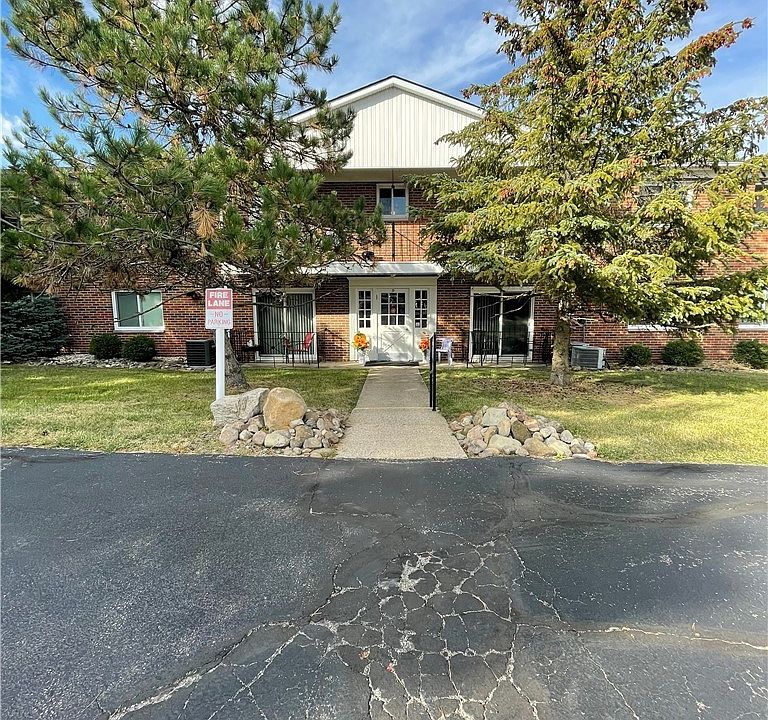 1st image of 71 E Sprague Rd #8