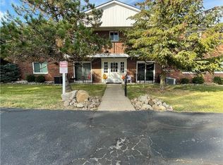 71 E Sprague Rd #8, Independence, OH 44131