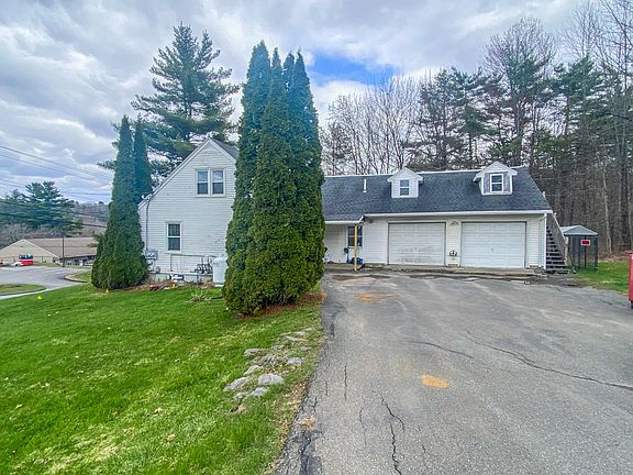 3rd image of 576 Maine Ave