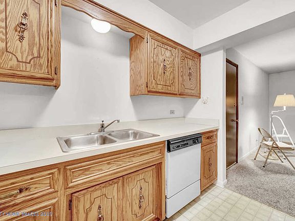 4th image of 4829 W 109th St APT 101
