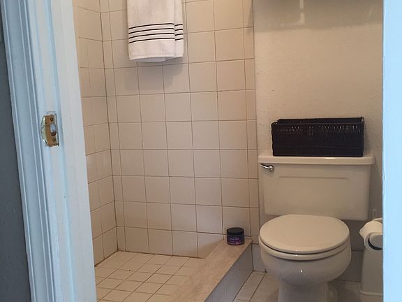 Master W/ Walk In Shower