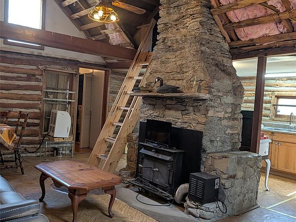 11th image of 6712 Globe Rd