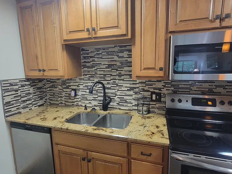 1800 Lasalle Ave #106 — Photo 13