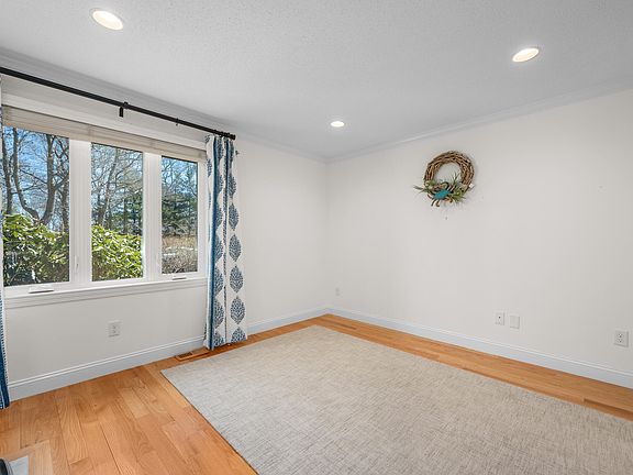 5th image of 100 Falmouthport Drive