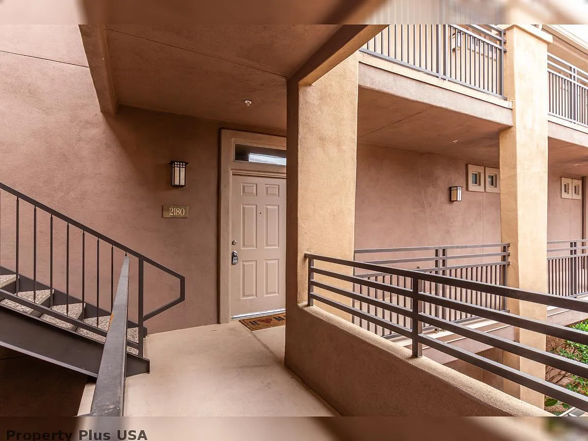 2 bed, 2.0 bath, 1149 sqft, $1,875 — Photo 2