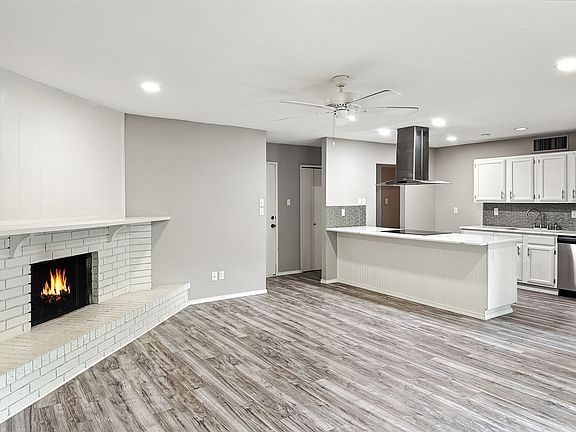 4th image of 714 Meadow Mead Dr