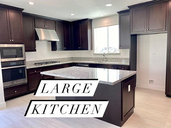 4th image of 485 E Fuschia Way