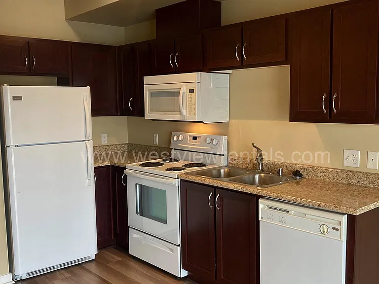 200 E Maple St — Photo 142
