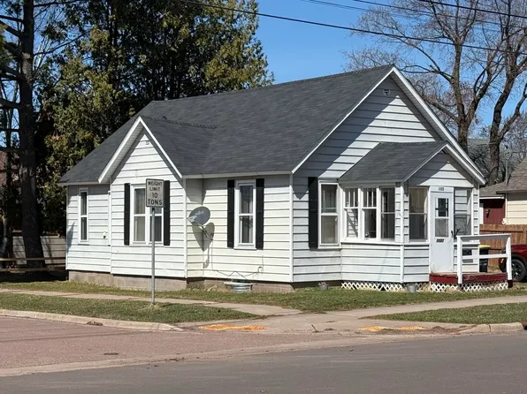 1123 6th St W, Ashland, WI 54806