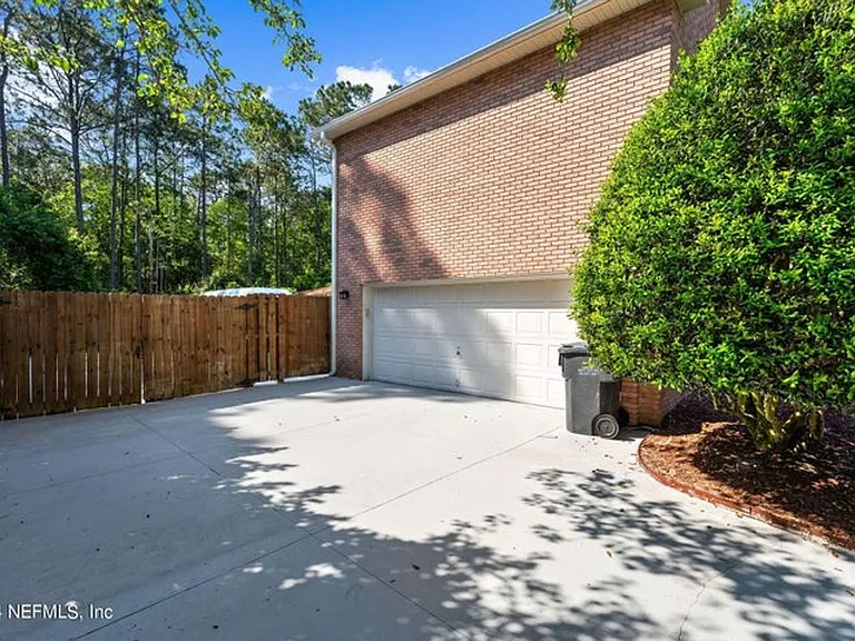 425 Oak Pond Dr — Photo 45
