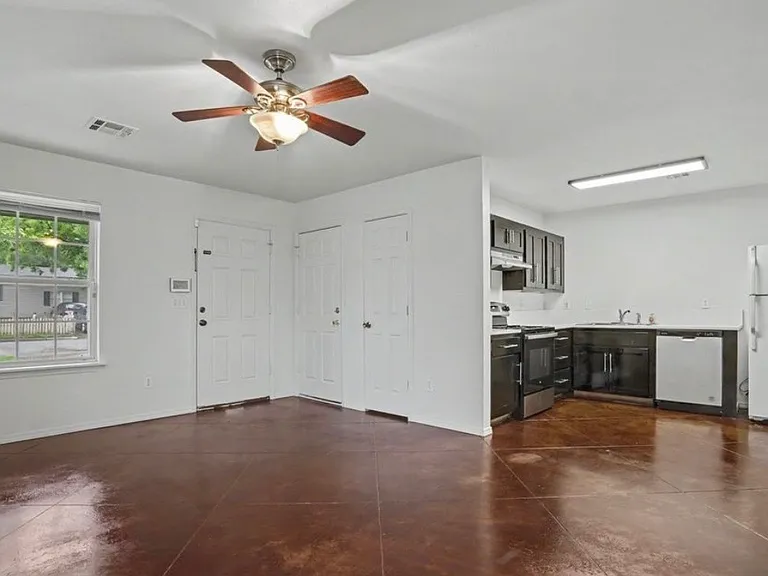 Living room & Kitchen
