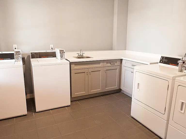 Grand View Apartments — Photo 39