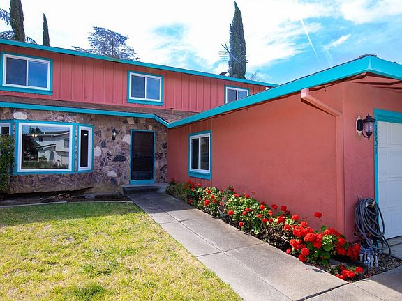 2nd image of 3207 Pelham Court
