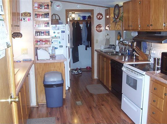 3rd image of 9591 Blain Hwy