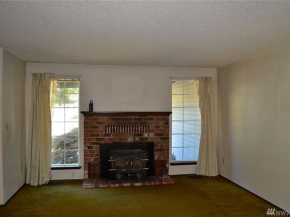 3rd image of 539 NE Valley Oak Dr