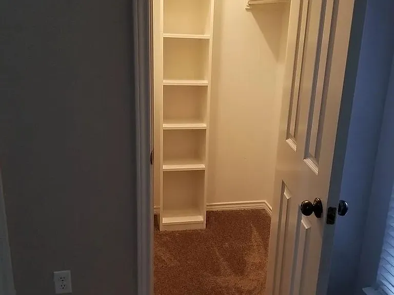 807 Saint Paul Ct — Photo 4