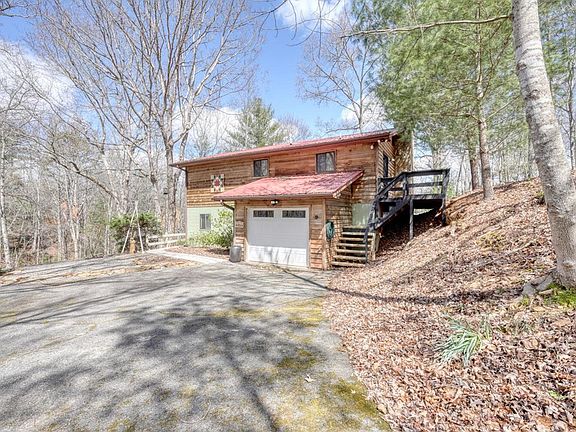 3rd image of 9 Silver Maple Ln