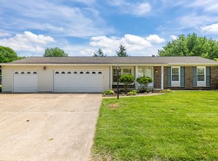 1490 El Centro Dr, Florissant, MO 63031