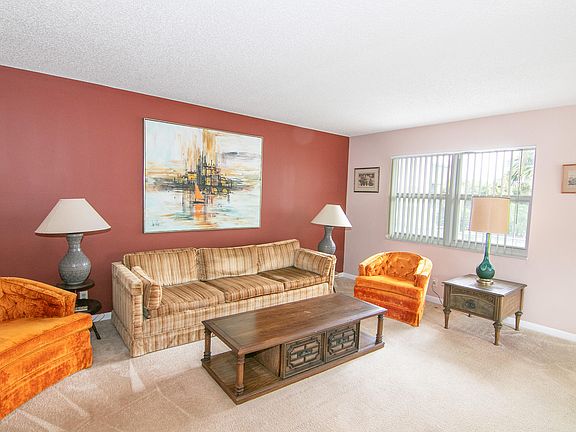 3rd image of 39 Burgundy Dr #A