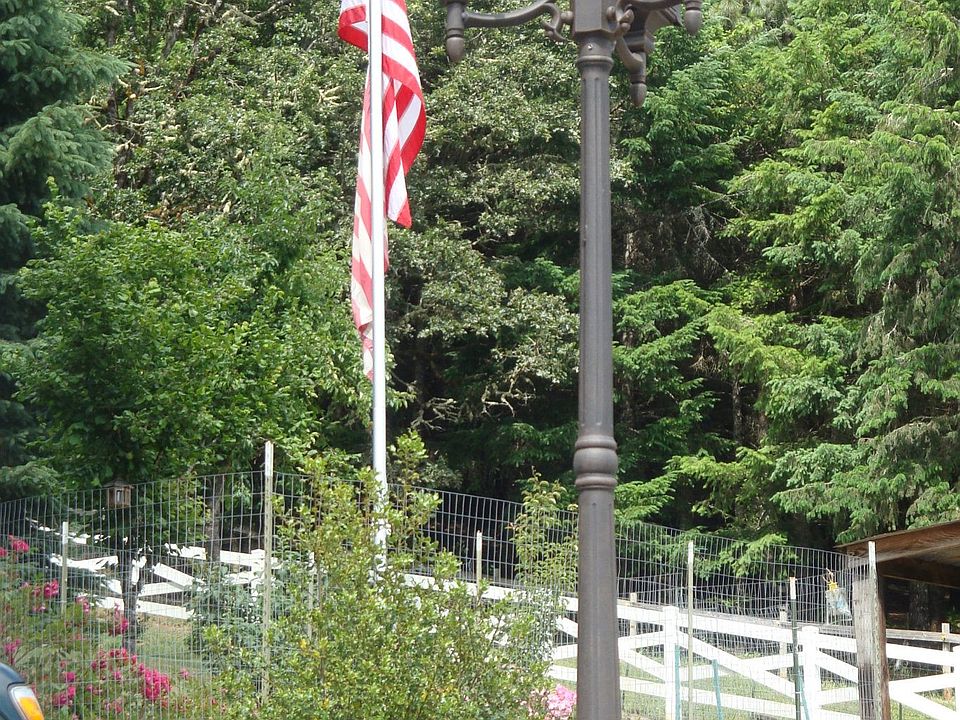 Driveway Pole Lanterns