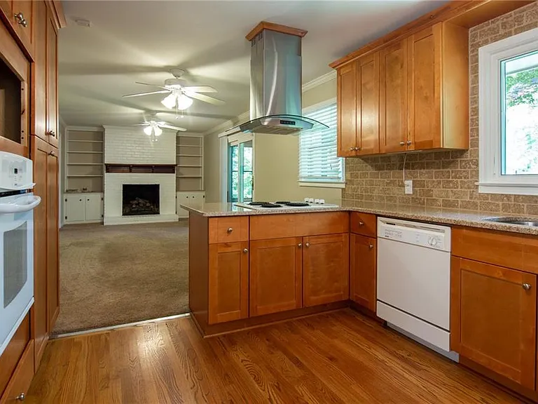 2852 Talisman Ct NE — Photo 5