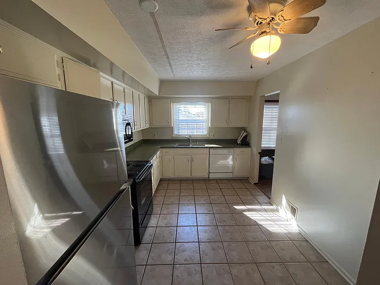 9904 Sprig Way — Photo 4