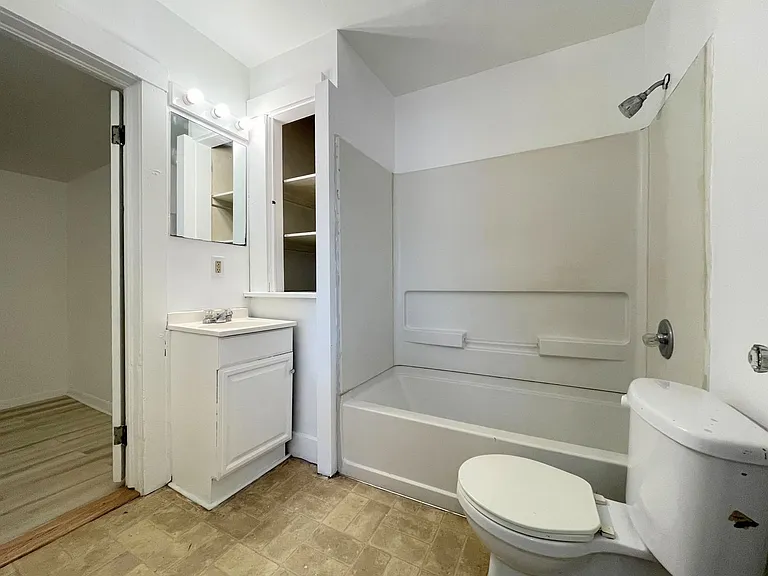 121 W 7th Ave — Photo 8