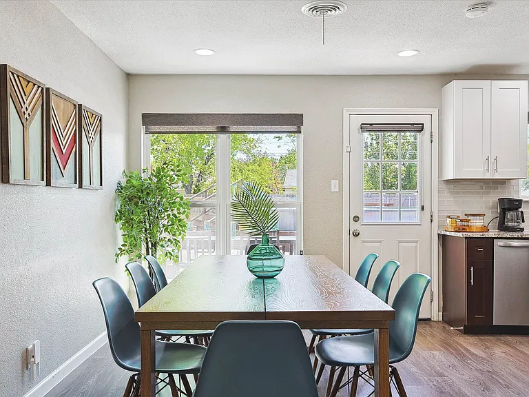 530 E Tyler St — Photo 11