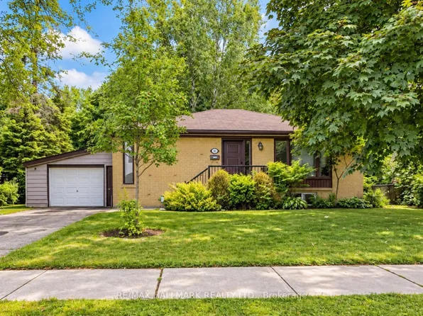 102 Murray Dr #Basement, Aurora, ON L4G 2C5
