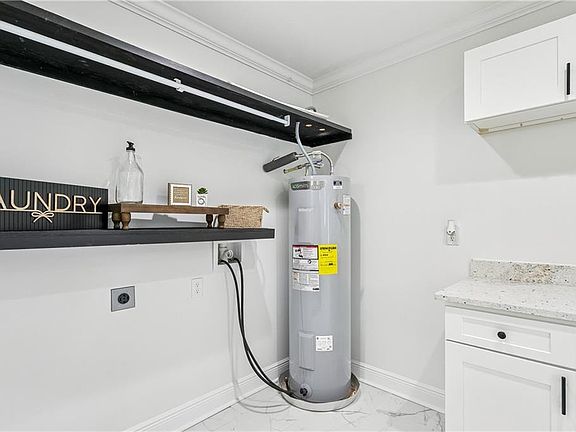 3rd image of 1347 Edward Ln
