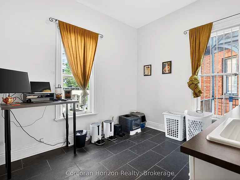 183 James St S #2 — Photo 17