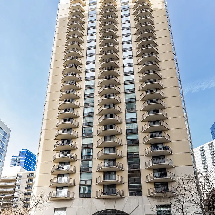 70 W Huron St #802