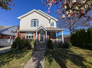 1114 Carukin St, Franklin Square, NY 11010
