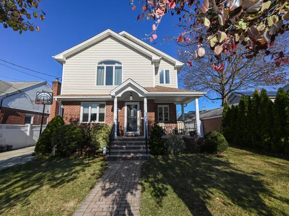 1114 Carukin Street, Franklin Square, NY 11010