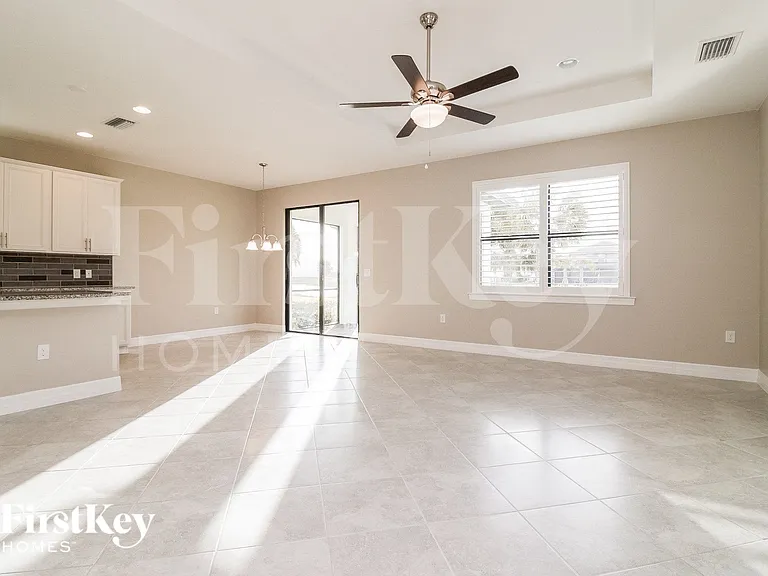 3521 E Hampton Cir — Photo 3