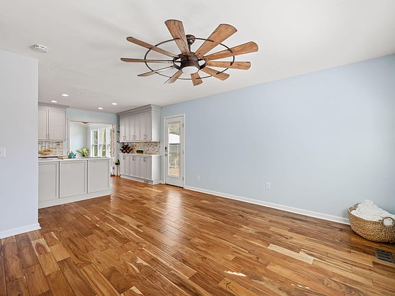 4th image of 1004 Woodhill Ct