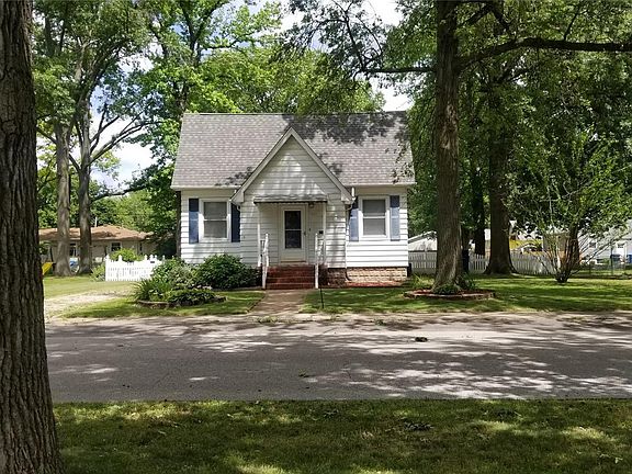 2nd image of 307 Sotier Pl
