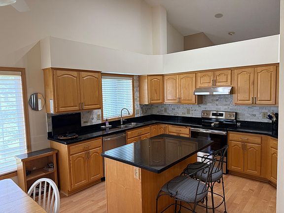 4th image of 4162 Black Oaks Ln N