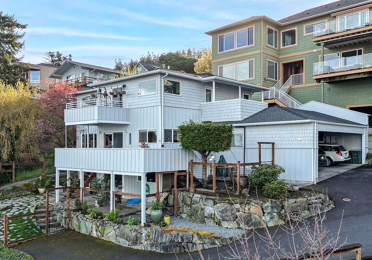 Bayview Condo 2 Bedrooms with Gas Fireplace - S State St — Photo 3
