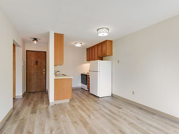 4th image of 3135 Dupont Ave S APT 12