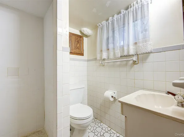 161-10 84th Avenue image 38 of 44