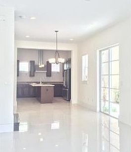 4th image of 906 NE 17th Way