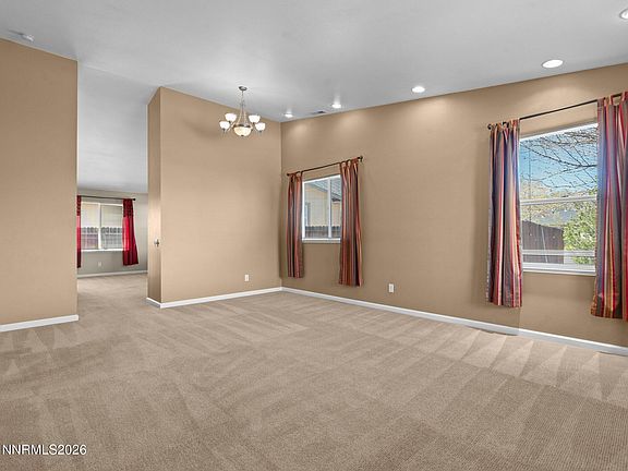 4th image of 875 Vista Park Dr