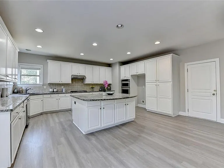 4805 Shelbourne Dr — Photo 24